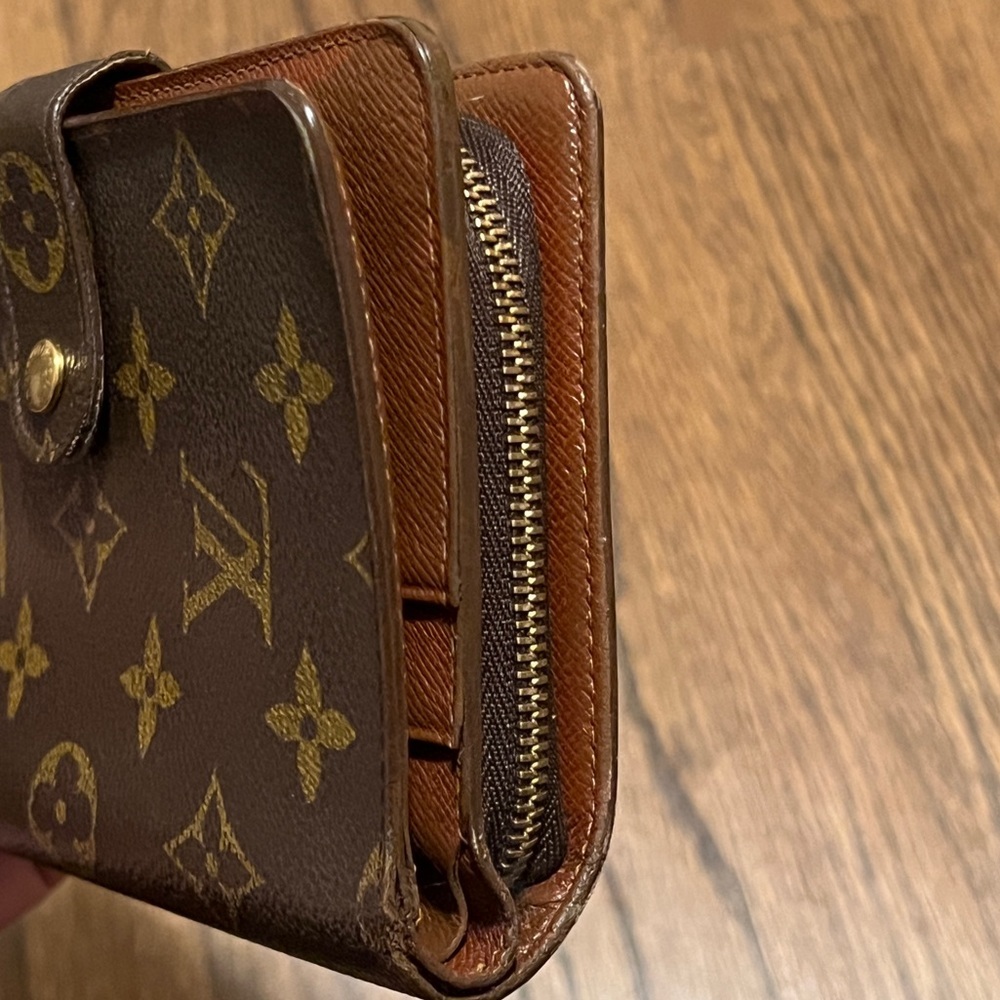 EUC • Louis Vuitton • Porte Papier Zippe Bifold Wallet - Picture 6 of 11